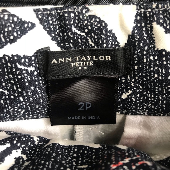 Patterned Ann Taylor shorts - Picture 3 of 3